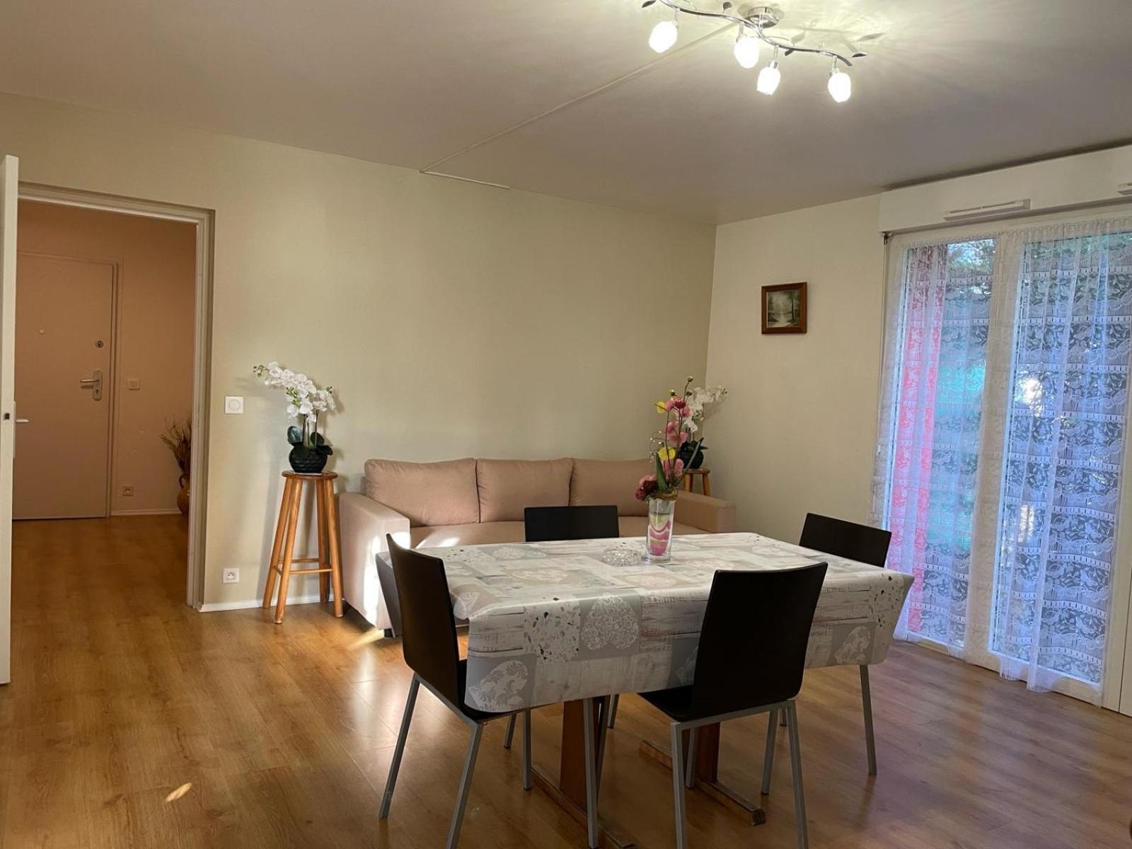F3 Cosy A Cergy A 10 Minutes De La Gare Cergy Prefecture Et Proche Essec Apartment Luaran gambar